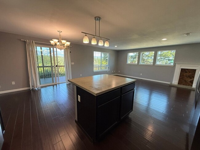 Building Photo - Application Pending - 3 Bedroom House For ...