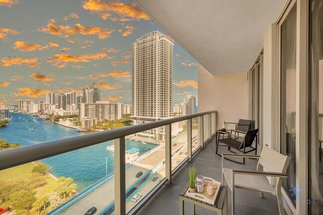 Building Photo - 2602 E Hallandale Beach Blvd