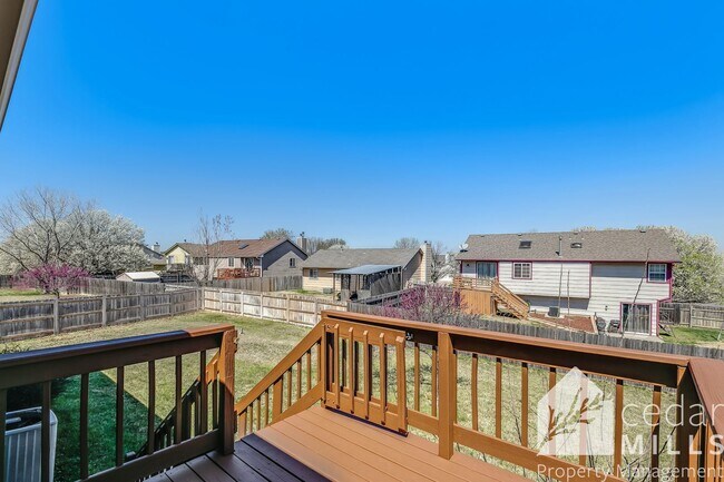 Building Photo - Wonderful Split Level Home in North Wichita