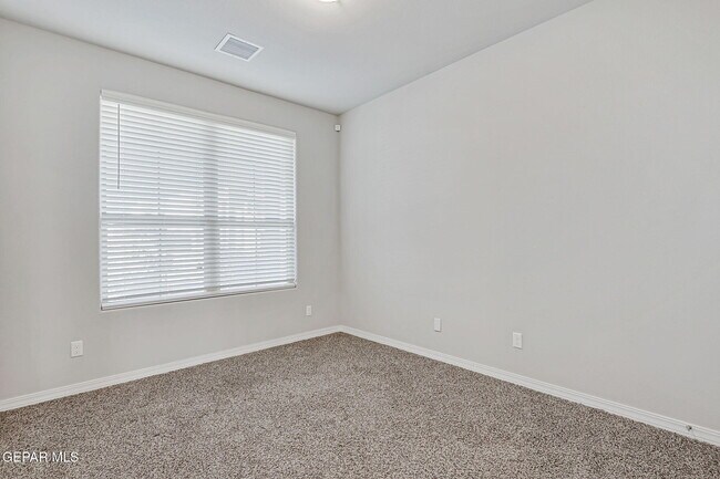 Building Photo - 13130 Oakhampton Ave