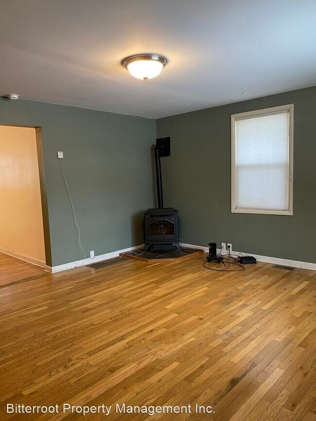 Building Photo - 2 br, 1.5 bath House - 203 Dearborn