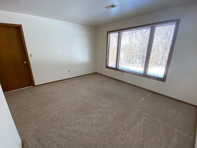 Building Photo - E432 Bay Ln