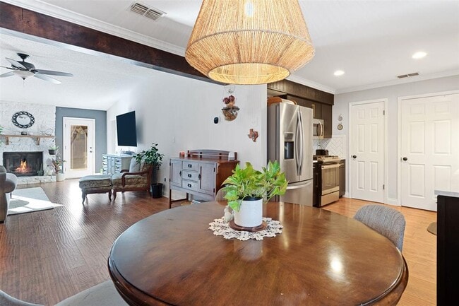 Building Photo - 3909 Holt Dr