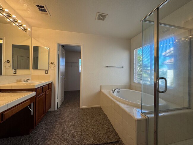 Building Photo - Victorville 3 Bedroom Home