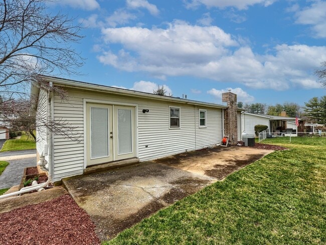 Building Photo - 3 Bedroom Single Family Home in Camp Hill