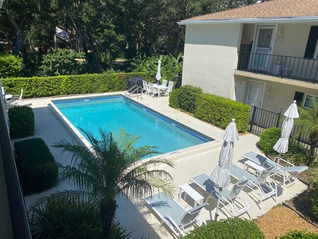 Building Photo - 800 Coquina Ln