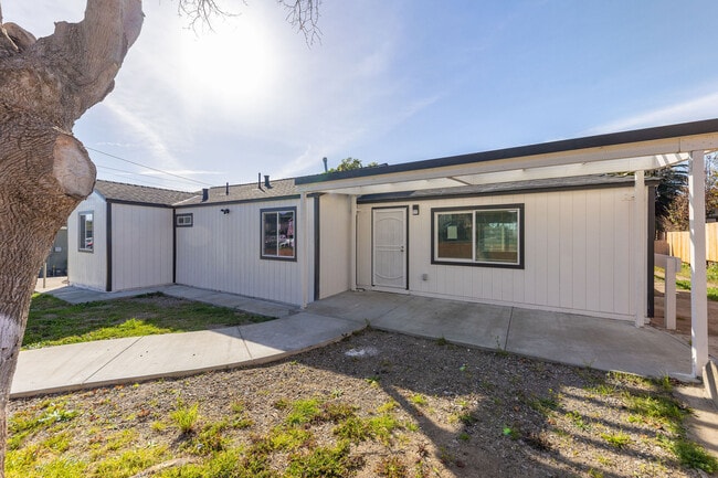 Building Photo - 1671 Mono Ave