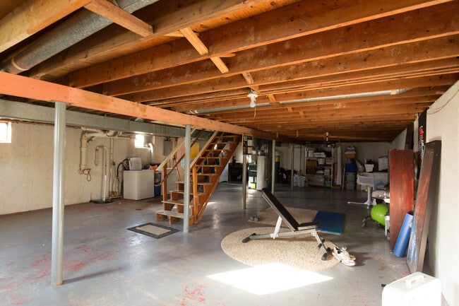 Building Photo - 4311 Kinloch Rd