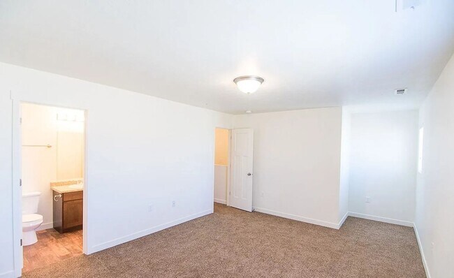 Building Photo - 795 E 500 S
