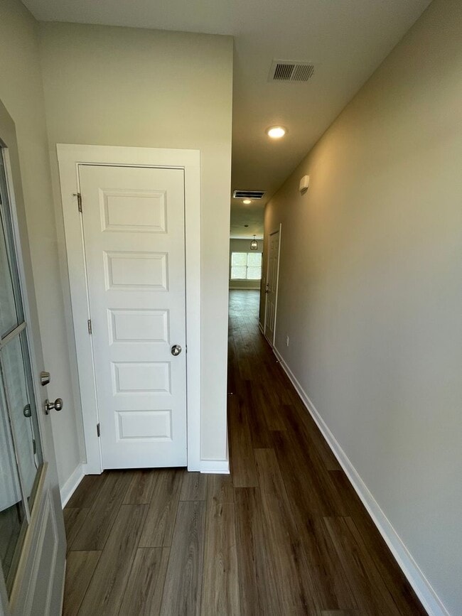 Building Photo - 282 Shiloh Creek Dr