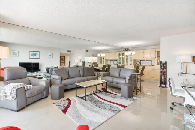 Building Photo - 5440 N Ocean Dr