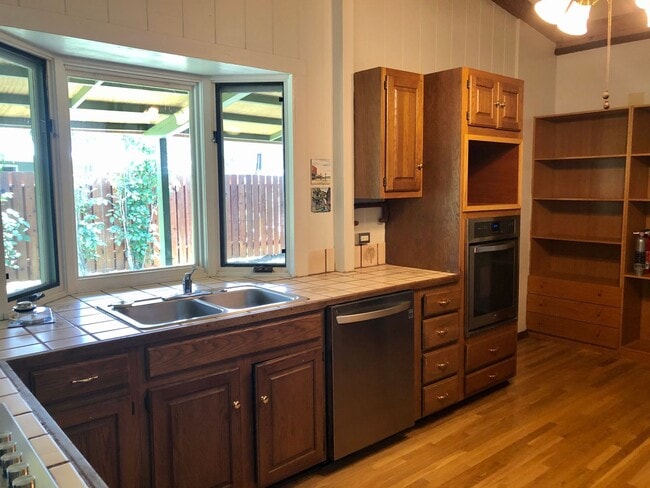 Building Photo - ENCHANTED LAKES 3/2/1, ENJOY KA'ELEPULU CANAL IN YOUR BACKYARD