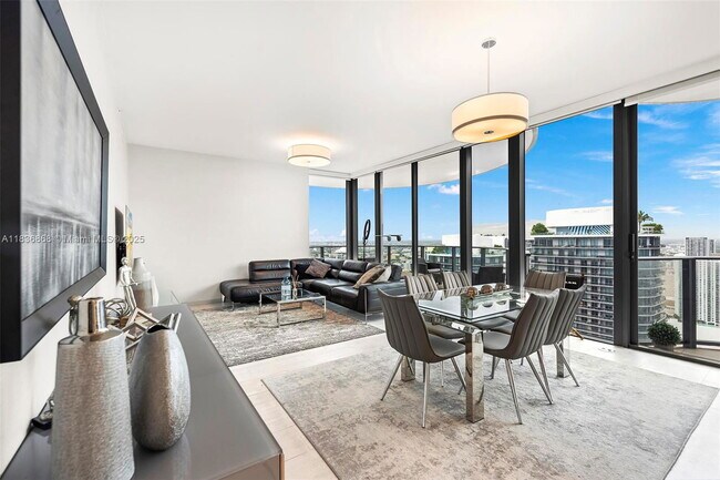 Building Photo - 1000 Brickell Plaza