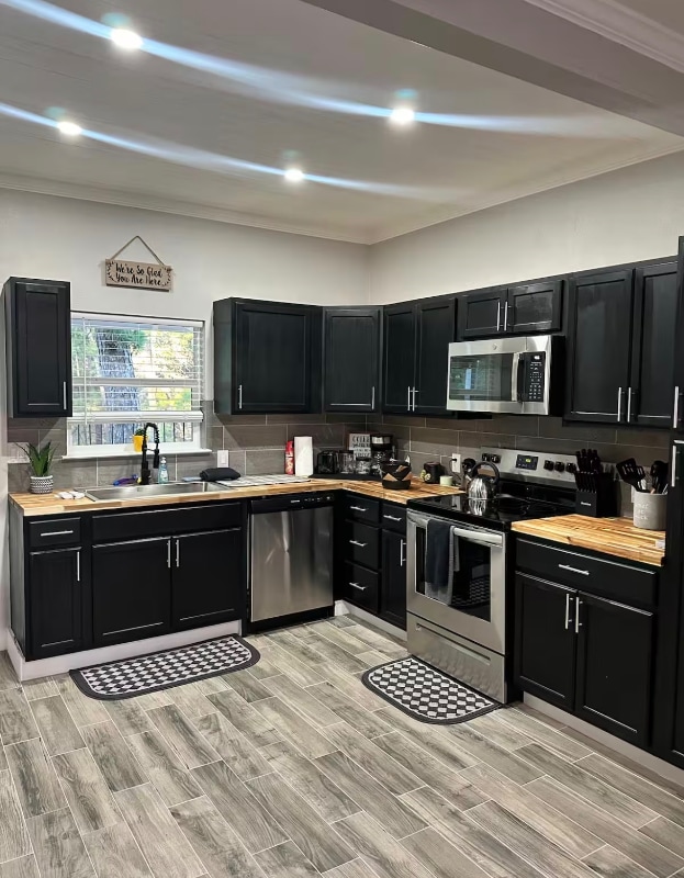 Building Photo - 1135 Red Fox Rd