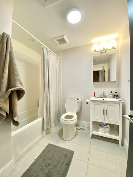 Building Photo - 11 Highland Park Ave