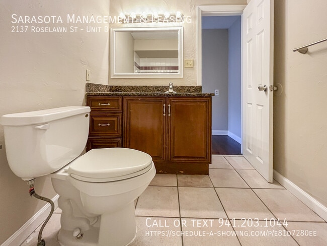 Building Photo - 2137 Roselawn St