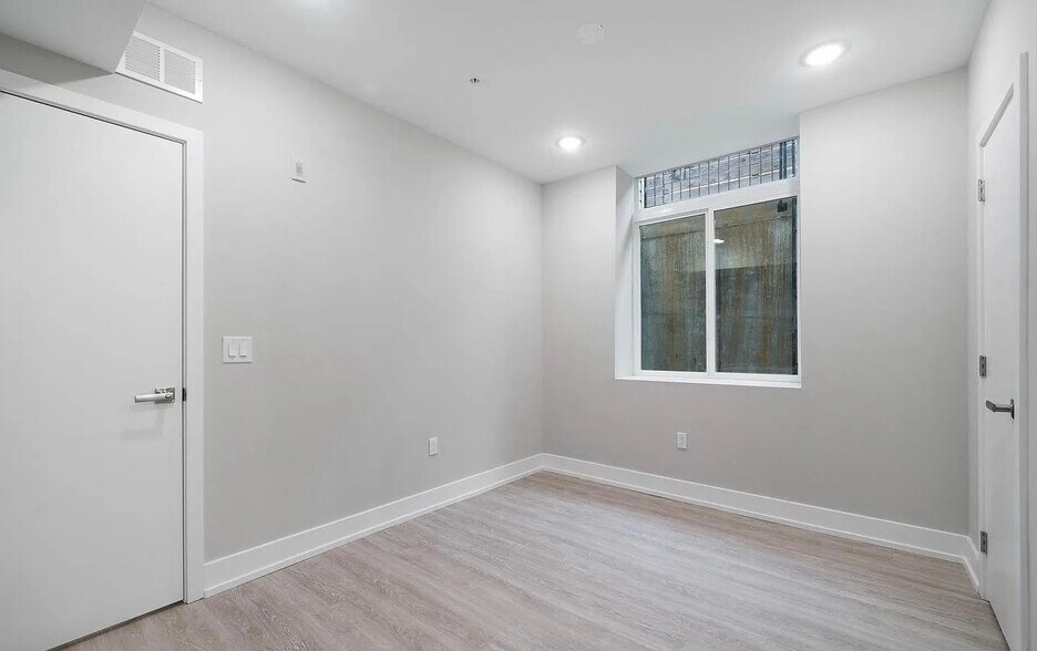 Building Photo - 649 N 35th St