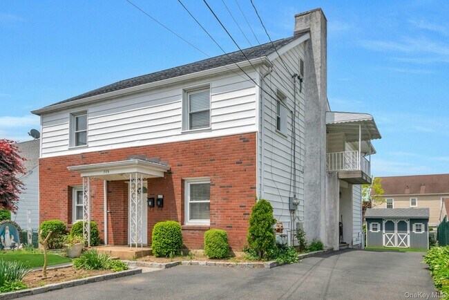 Building Photo - 105 Woodside Ave