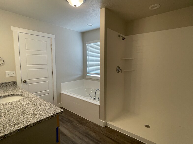 Master Bath (Shower Doors Coming) - 4067 S 2800 W