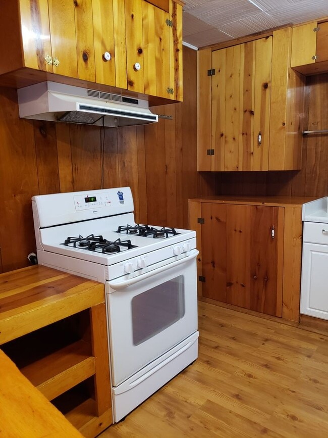 Building Photo - Cozy 3 Bedroom 2 Bath With Bonus Loft