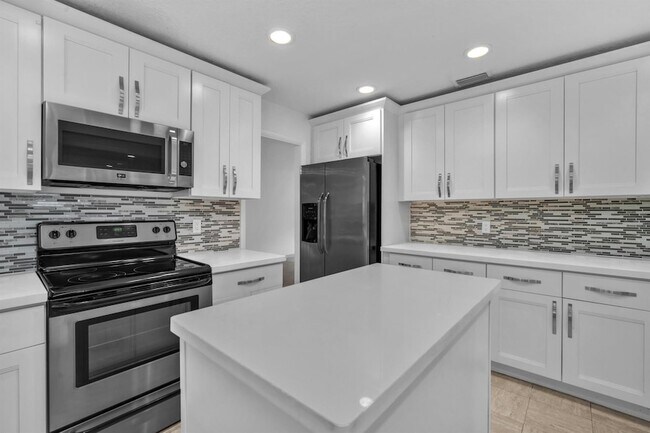 Building Photo - 6878 Entrada Pl