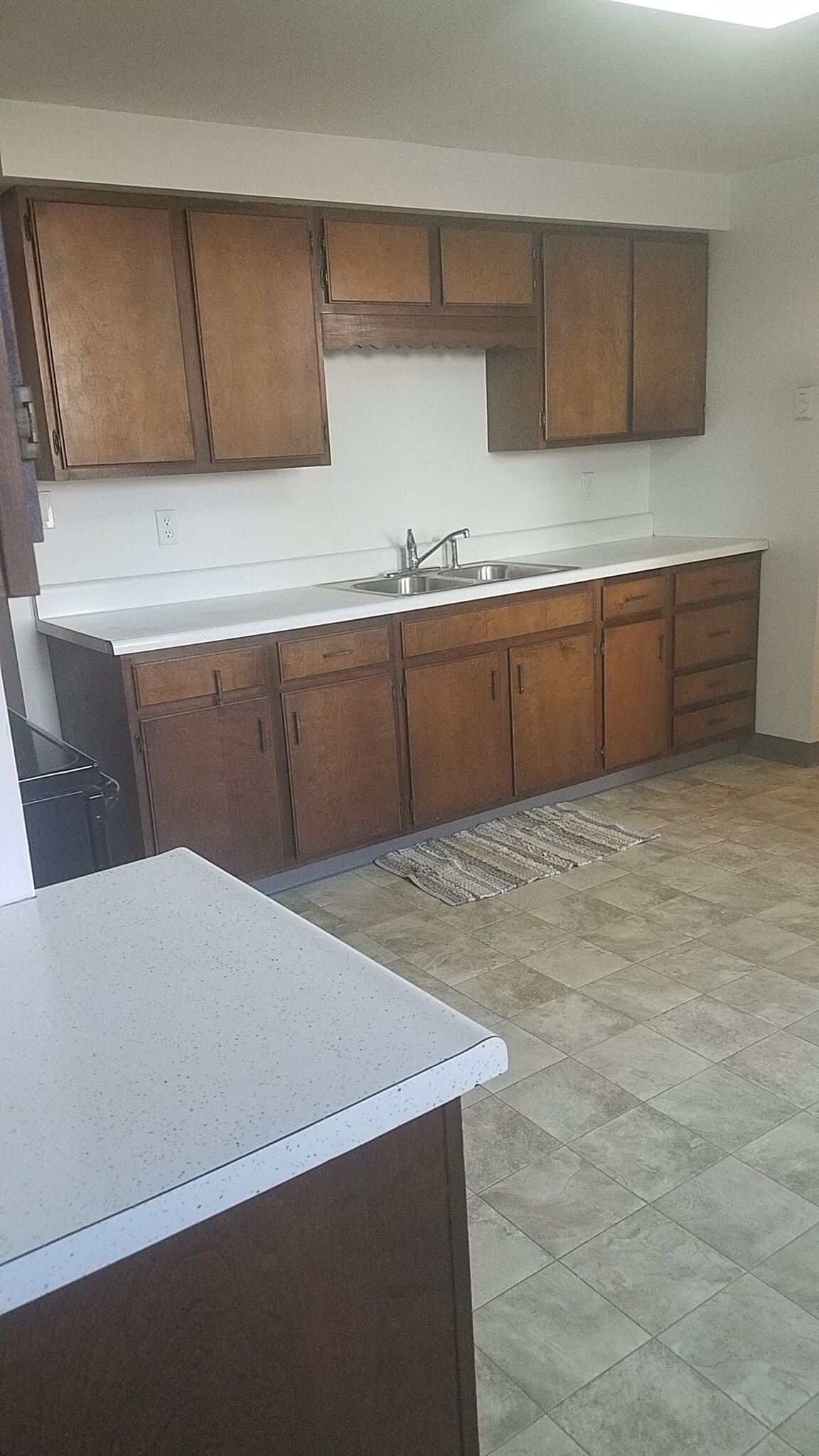 Kitchen Counters - 188 E Main St