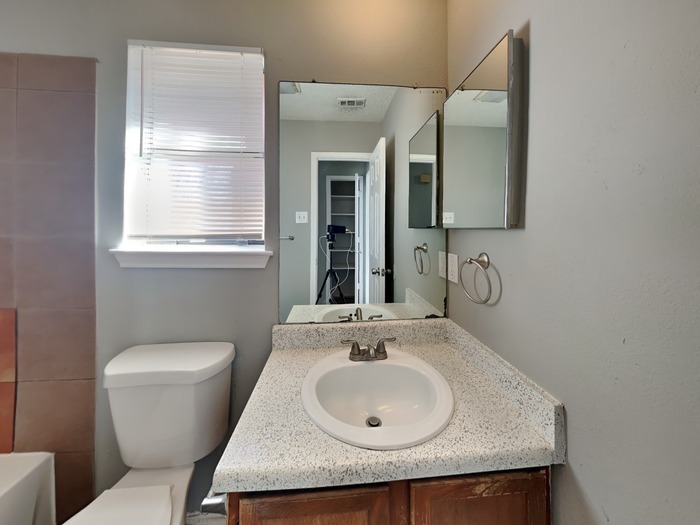 Building Photo - 3014 Pepperidge Dr E