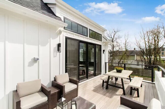 Building Photo - 1140 Hamlet St