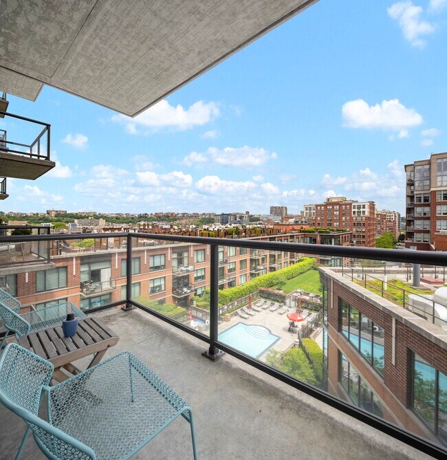Building Photo - 1100 Maxwell Ln
