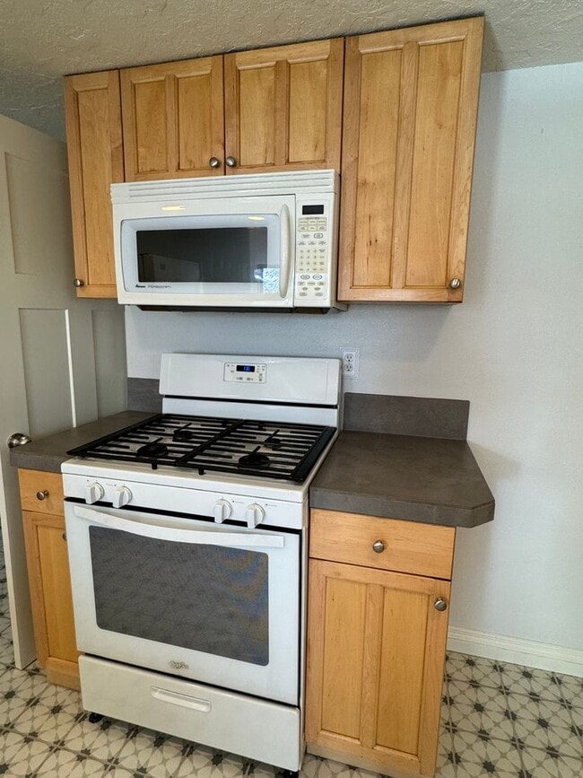 Building Photo - Adorable 3 bed/ 1 bath Home Desirably Loca...