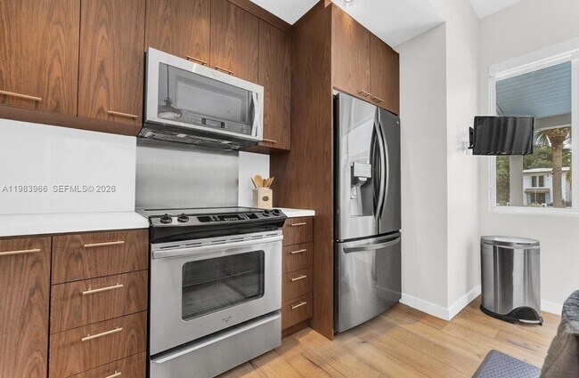 Building Photo - 1150 NE 91st St