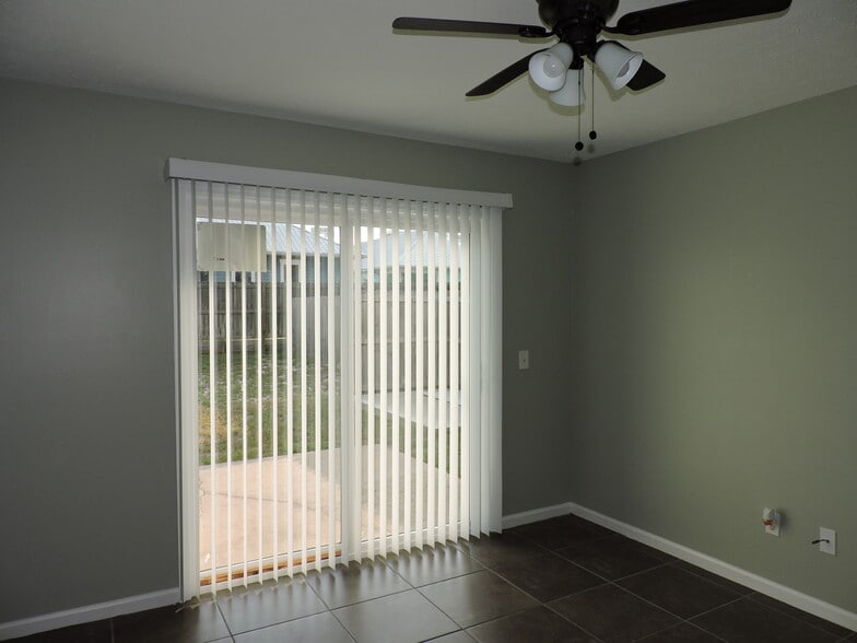 Building Photo - 5931 Pinetree Ave