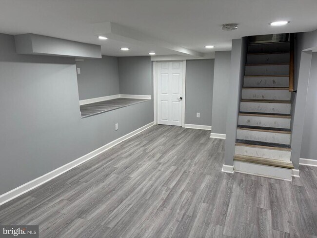 Building Photo - 8803 48th Ave