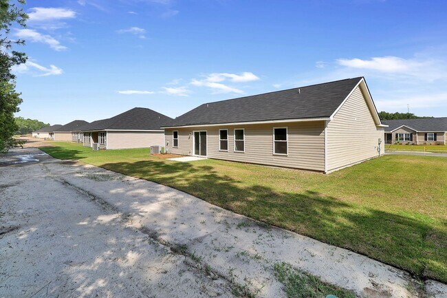 Building Photo - 3 bed 2 bath - Hartfof
