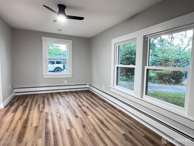 Building Photo - 6 Seaglade Cir