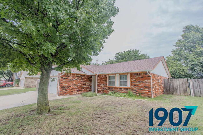 Building Photo - Beautiful 3-Bedroom Home in Yukon - Availa...