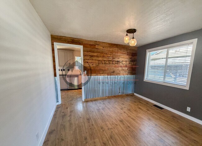 Building Photo - 3862 Doloris Ct NE