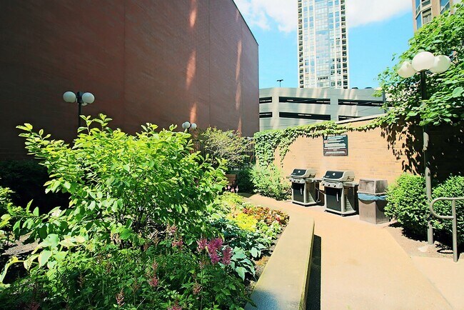 Building Photo - 1099 N Dearborn St