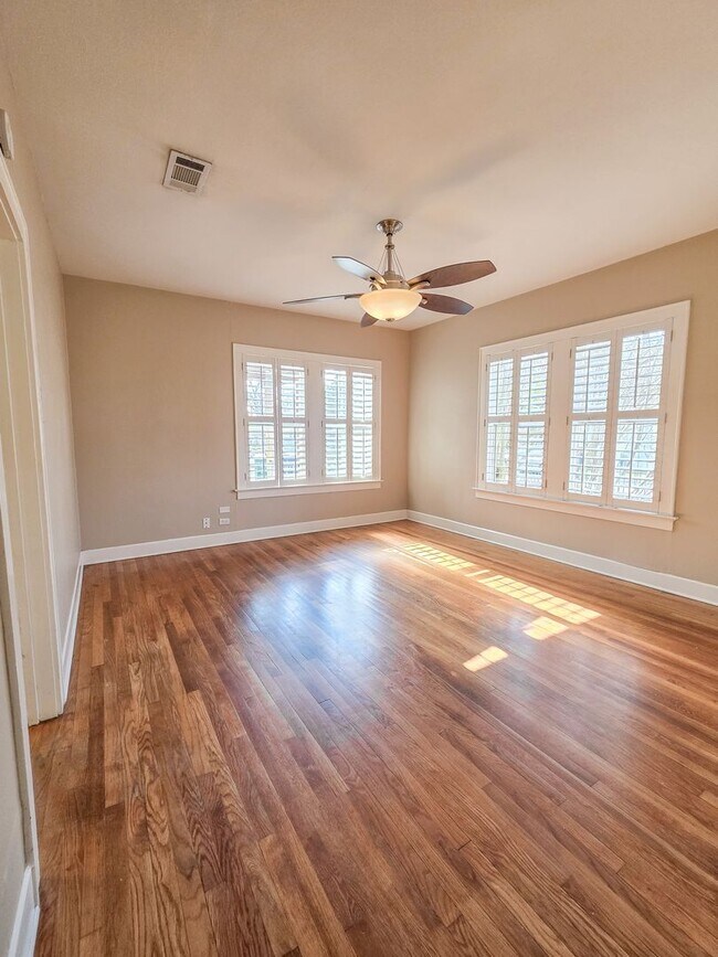 Building Photo - 3901 Red River St