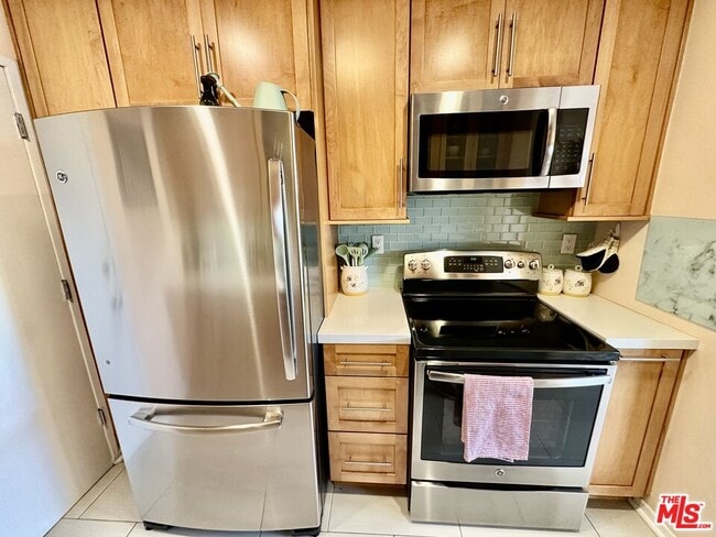 Building Photo - 960 Larrabee St