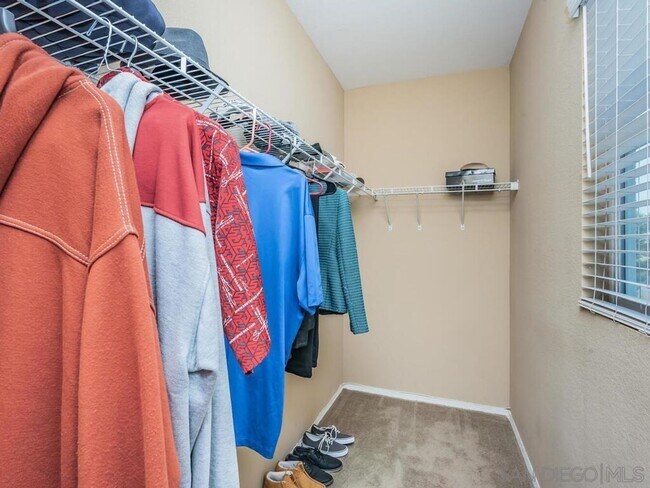 Building Photo - 425 S Meadowbrook Dr