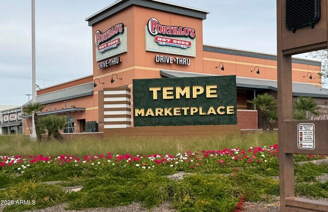 Building Photo - 546 S Allred Dr