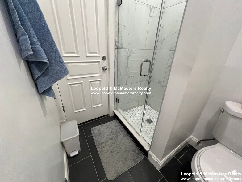 Building Photo - 254 Newbury St