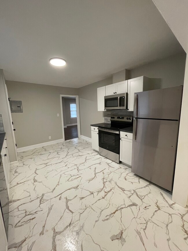 Building Photo - 909 Sandalwood Dr