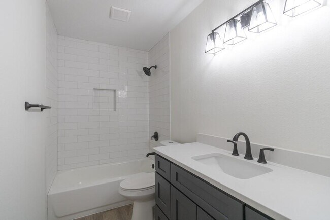 Building Photo - 5703 Shreveport Dr