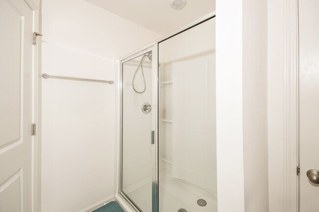 Building Photo - 438 Trotters Ln