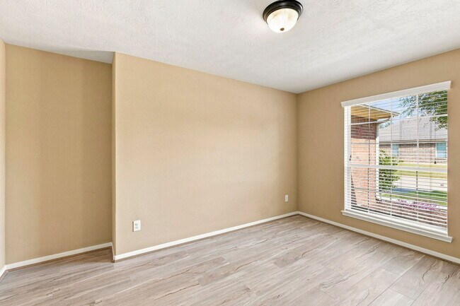 Building Photo - 5923 Deleon Trail Dr