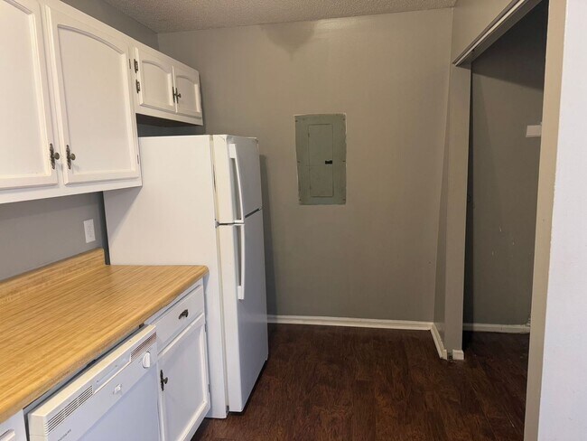 Building Photo - 2 Bedroom Apartment in Convenient Haw River Location