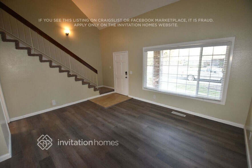 Building Photo - 518 Woodlark Dr