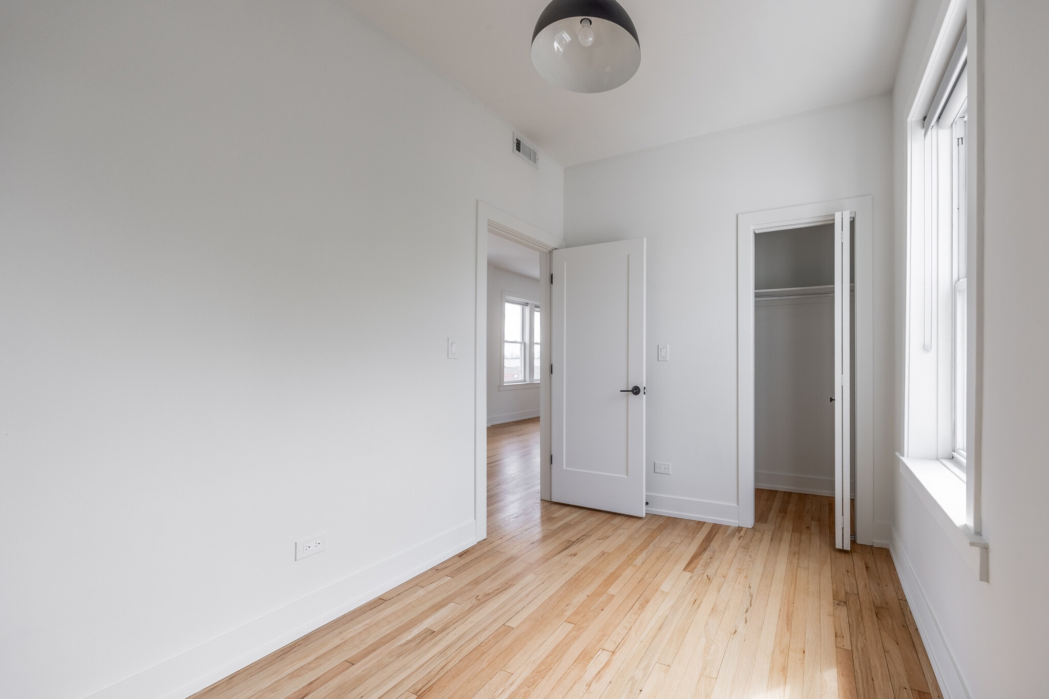 Building Photo - 3051 W Medill Ave